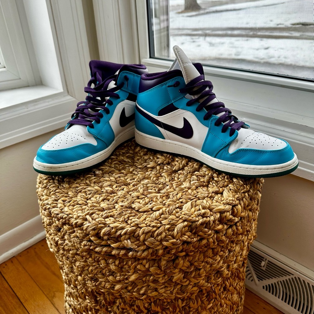 Nike Jordan 1 Mid Hornet